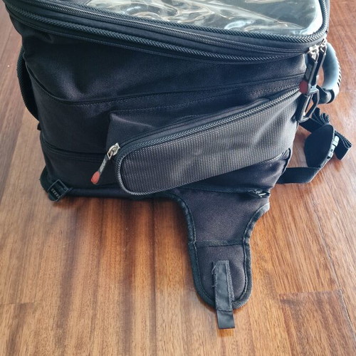 GIVI Magnetic Tank Bag like new, detachable with strong magnets