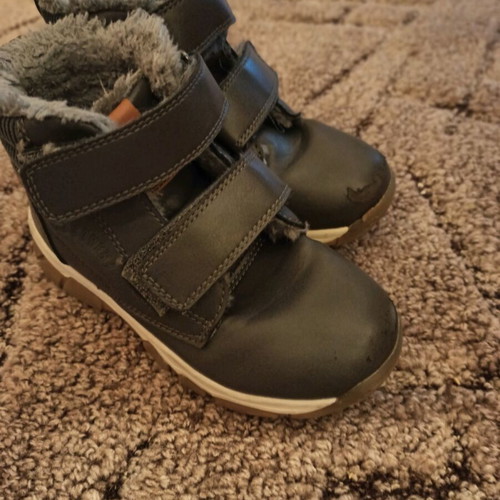 Children's boots size 29 like new, with fur lining and anti-slip sole