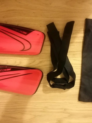 Nike επικαλαμίδες ποδοσφαίρου σαν καινούργιες