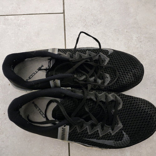 Nike Metcon 45 athletic shoes used, black and white
