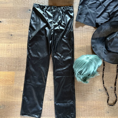 Demon Hunters Costume Small Used with Wig