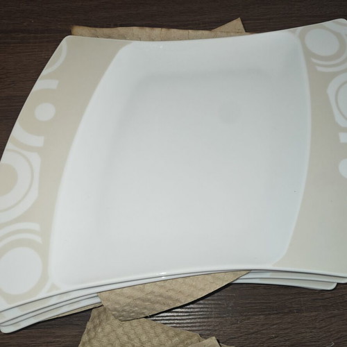 Hausmann porcelain dinnerware set like new, modern beige circles