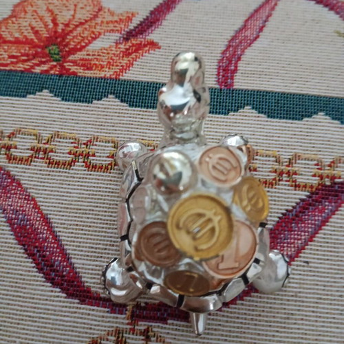 Small decorative turtle like new, home good luck charm