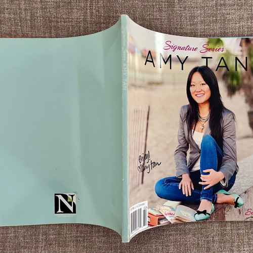 Signature Series Amy Tan from Scrapbook Trends, English, like new