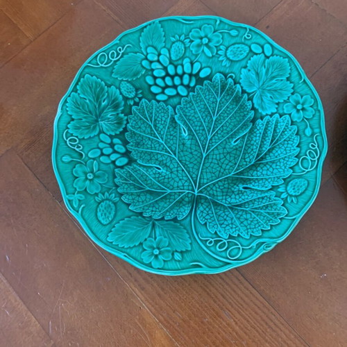 Wedgwood Majolica antique plates like new, set of 2