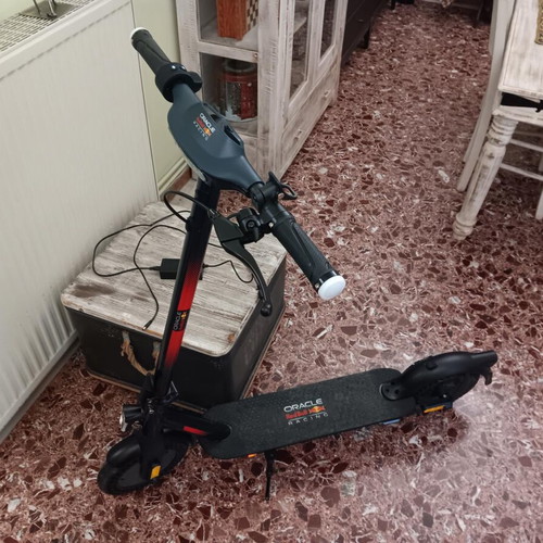 Electric Scooter Red Bull Race Teen 10" 350W like new