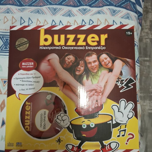 Buzzer electronic board game new, family quiz fun 12+