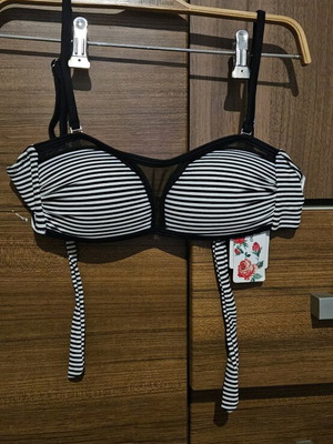 Women's swimwear top new, size M, black and white
