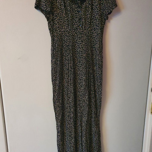 Maxi dress On Line like new, black and white floral with buttons