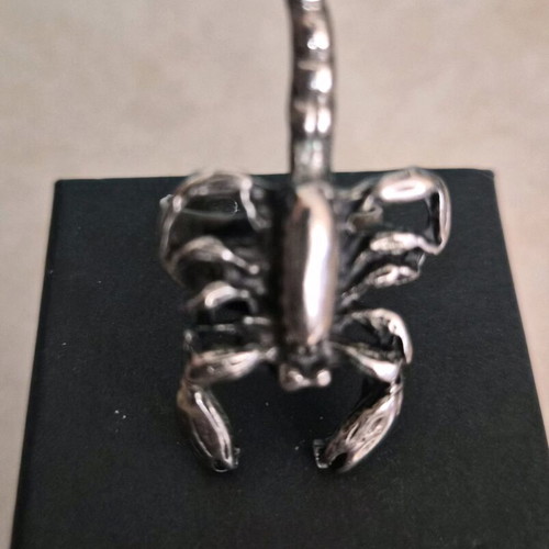 Scorpion-shaped ring used, silver color