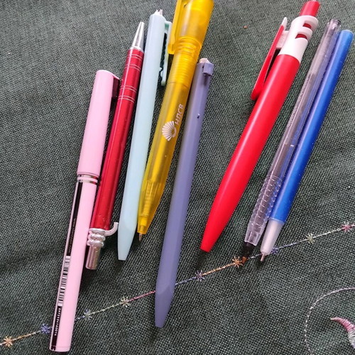 Set of 12 used pens for collectors