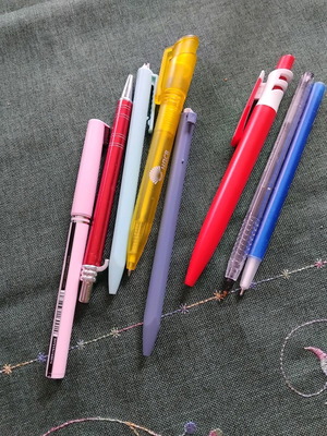 Set of 12 used pens for collectors