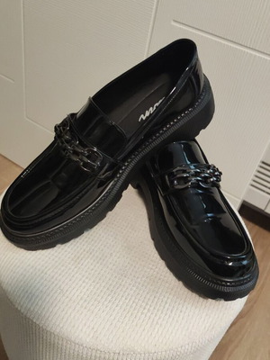Loafers new black size 40, lightweight and comfortable