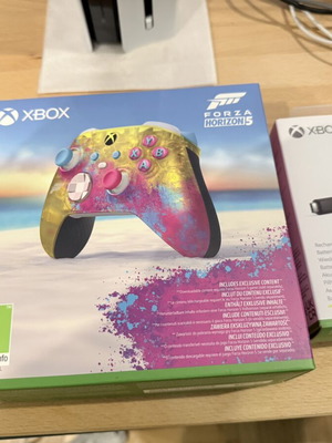 Forza Horizon Xbox Controller with Battery Pack new