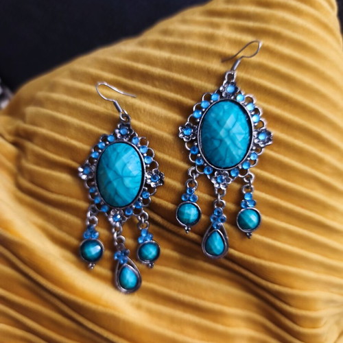 Long earrings turquoise like new