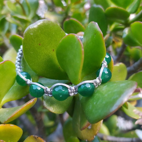 Macrame bracelet with semi-precious stones