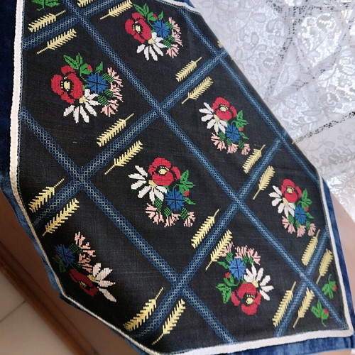 Vintage square unused 60x60 cm hand embroidered