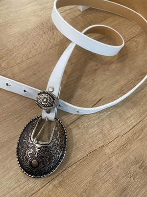 White belt like new with silver buckle, size 90