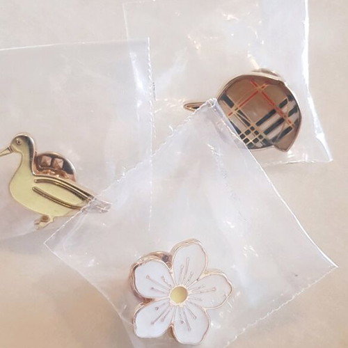 Burberry pins new, set of 3 pieces