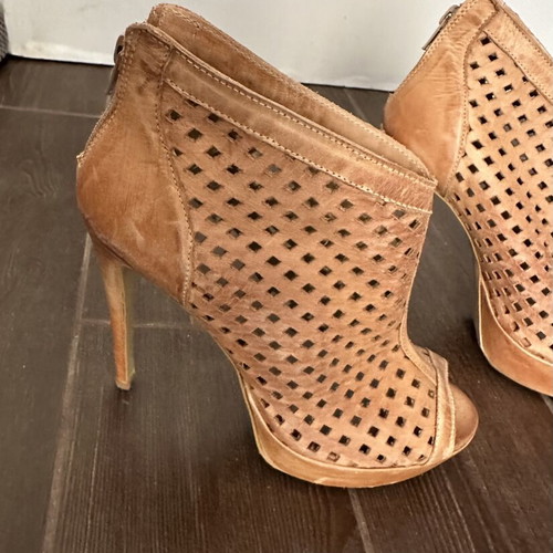 Tsakiris Mallas high ankle boots camel, like new, size 39