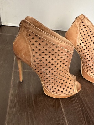 Tsakiris Mallas high ankle boots camel, like new, size 39