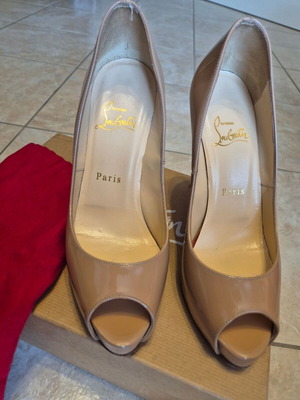 Christian Louboutin γόβες peep-toe μεταχειρισμένες, μέγεθος 37.5
