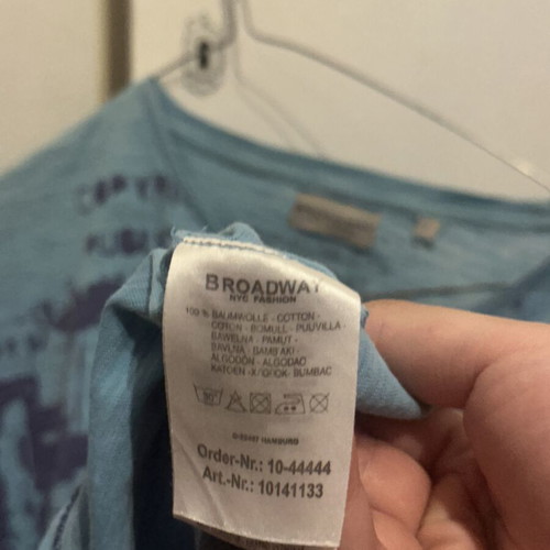 Broadway NYC Fashion light blue graphic T-shirt, large