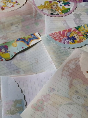 Letter set of 8 like new, scented