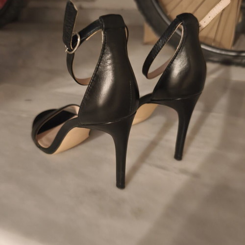 Zara Basic Black Leather Heels with Ankle Strap size 39 like new