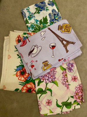Kitchen towels new, pack of 4 with beautiful designs