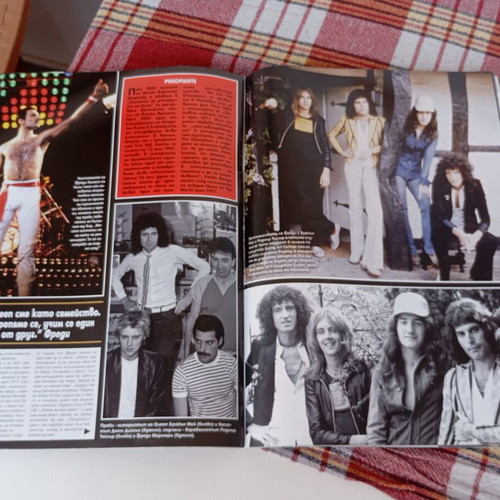 Hello! Magazine November 2011 used, Bulgaria edition