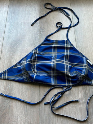 Women's top blue patterned cropped like new