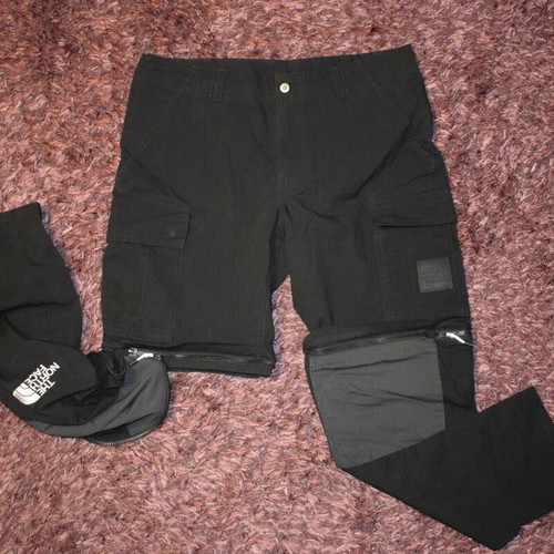 The North Face Anticline Cargo pants 2 in 1 like new, size 32, black