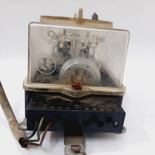 Tariffen clock for electricity meter used, day/night, vintage