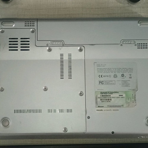 Laptop Philips Freevents X53GR used with accessories and external keyboard