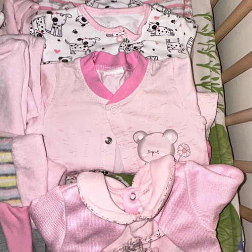Baby girl bodysuits like new, pack of 20 with gifts
