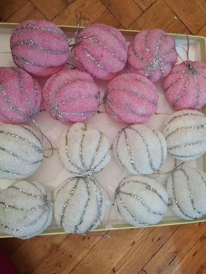 Set of 31 white and silver balls and 20 pink–silver glitter balls like new