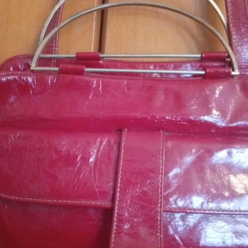 Vintage shoulder bag 1960s-70s used, red patent leather, Mod style