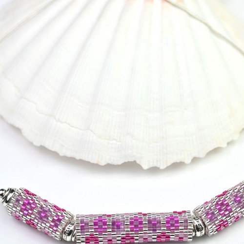 Custom-made necklace in silver with purple flowers