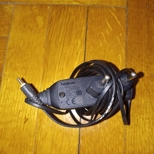 Nokia black chargers, set of 2
