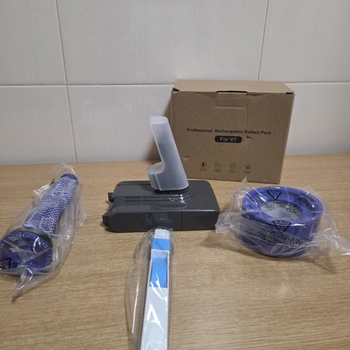 Battery with accessories for Dyson V7 new