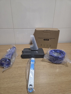 Battery with accessories for Dyson V7 new