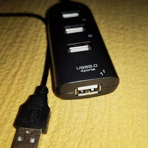 USB hub with 4 ports used
