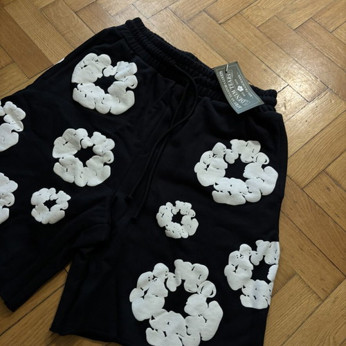 Denim Tears Cotton Wreath sweat shorts, black, size M