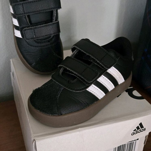 Adidas boys' shoes size 21 like new