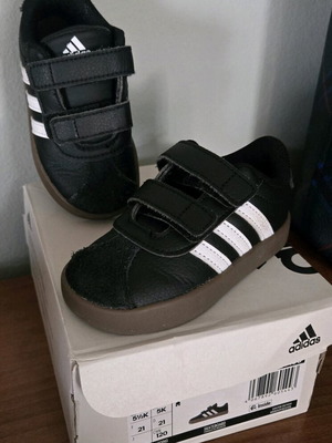 Adidas παιδικά παπούτσια αγοριού νούμερο 21 σαν καινούργια