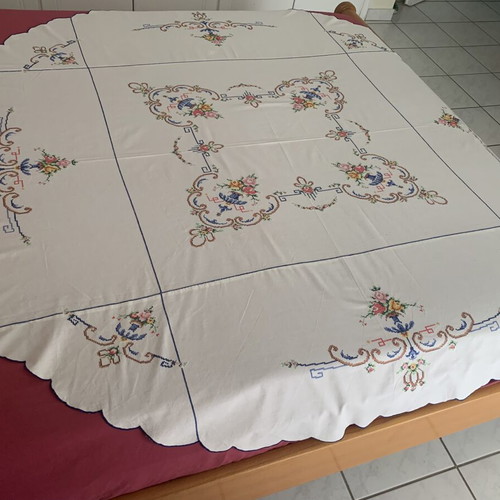 Vintage embroidered round tablecloth, 1970s, 1.65m diameter