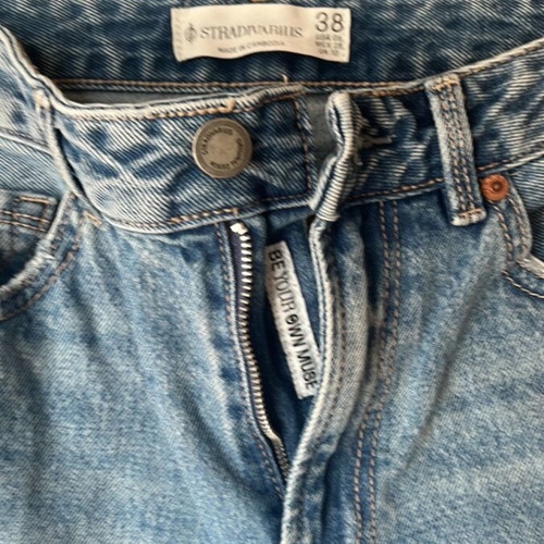 Stradivarius M loose fit jeans with rips like new