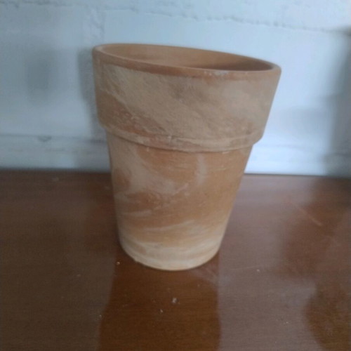Clay flowerpot used, light brown color
