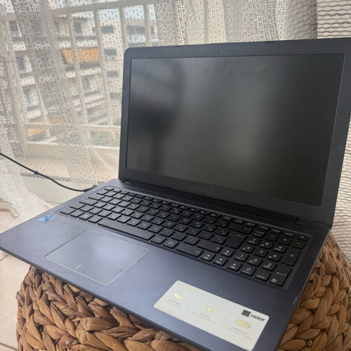 Asus Laptop 8GB 256GB Windows 10 like new